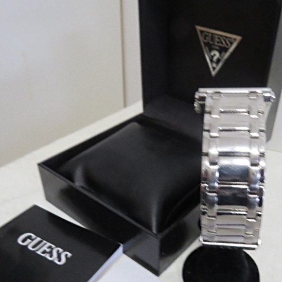 GUESS MENS BLACK RECTANGULAR STEEL SERIES DRESS WATCH - Picture 4 of 6